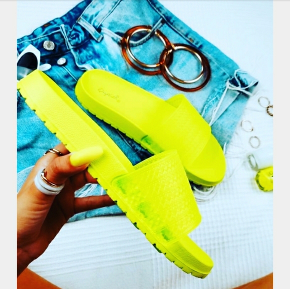 🚨Make it Neon collection// neon yellow slide - Picture 2 of 4